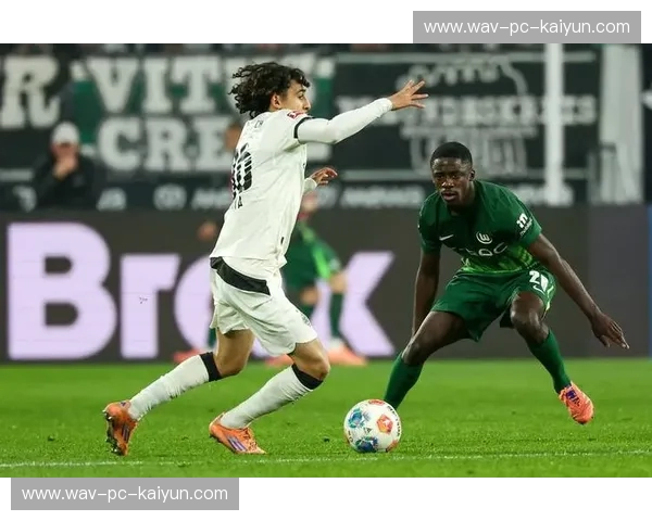 绿茵森林里的“屠龙”史诗:当沃尔夫斯堡的獠牙重遇拜仁慕尼黑的王座 绿茵森林里的“屠龙”史诗:当沃尔夫斯堡的獠牙重遇拜仁慕尼黑的王座